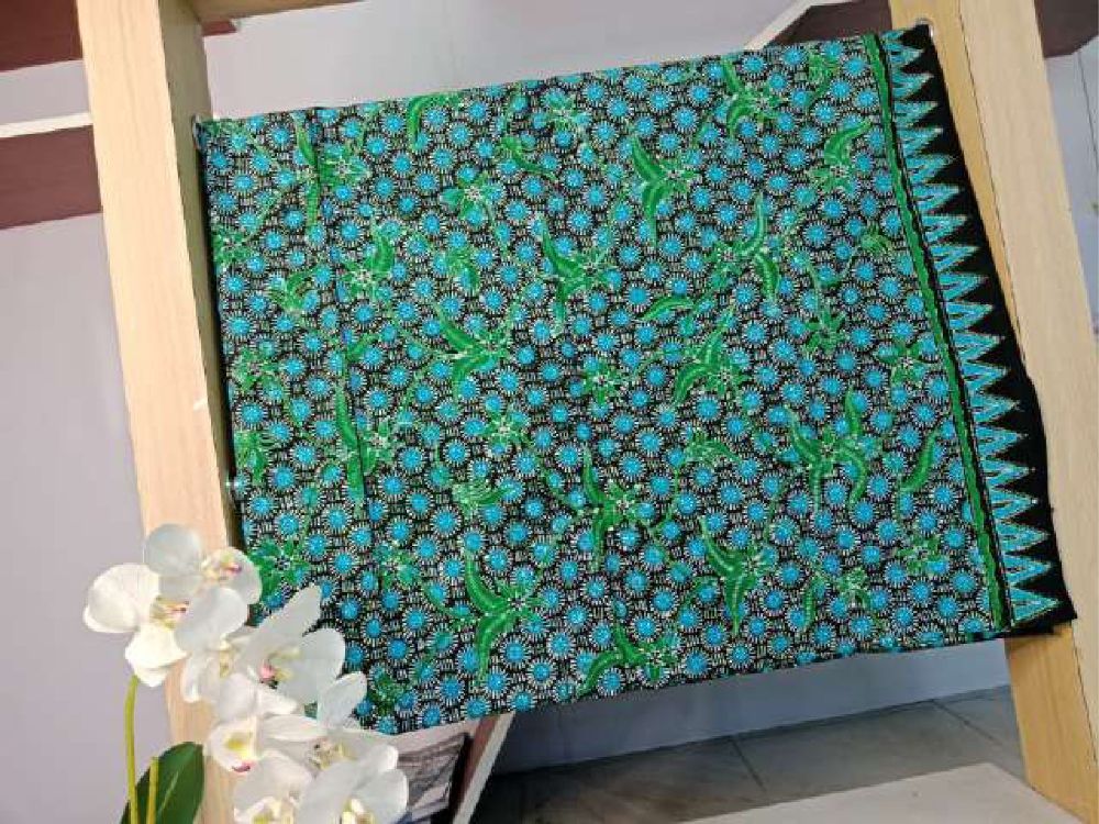Batik Tulis Tuban Motif Bunga Biru — foto 1